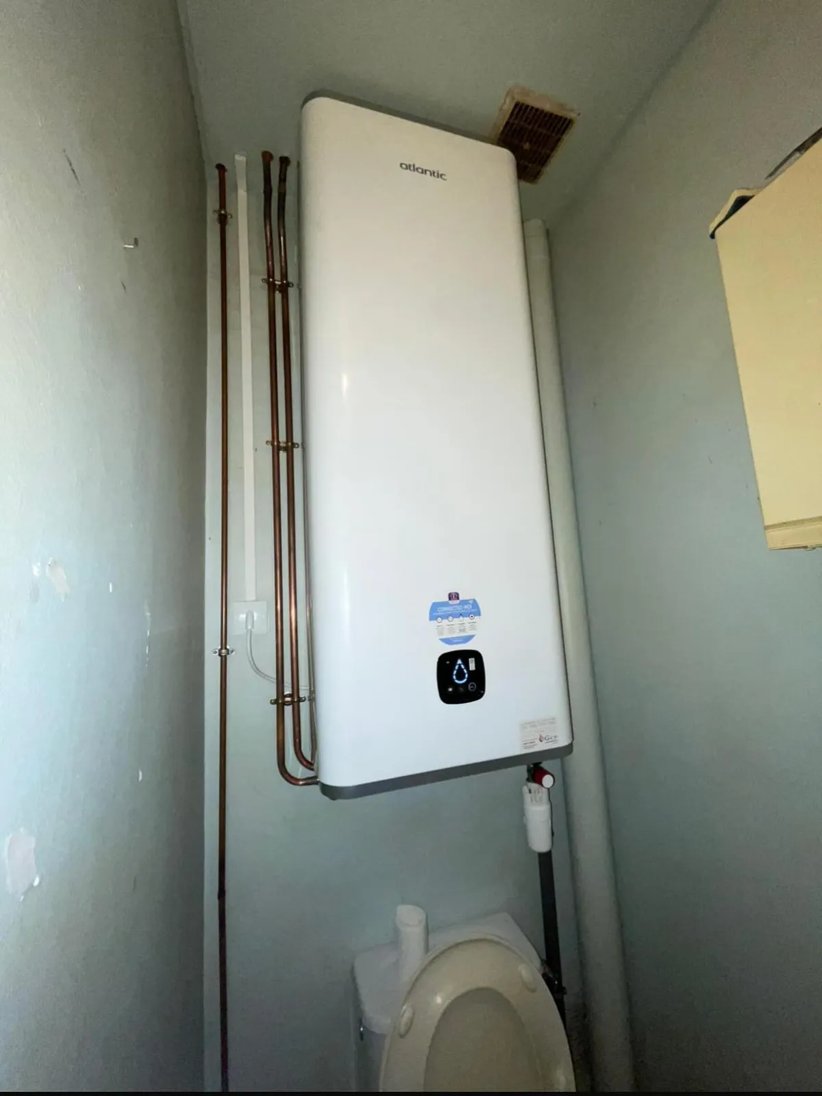 Installation d'un chauffe-eau plat
